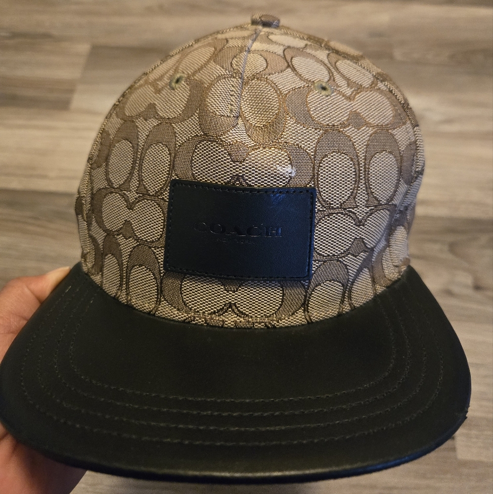 Coach Signature Cap in Black and Tan